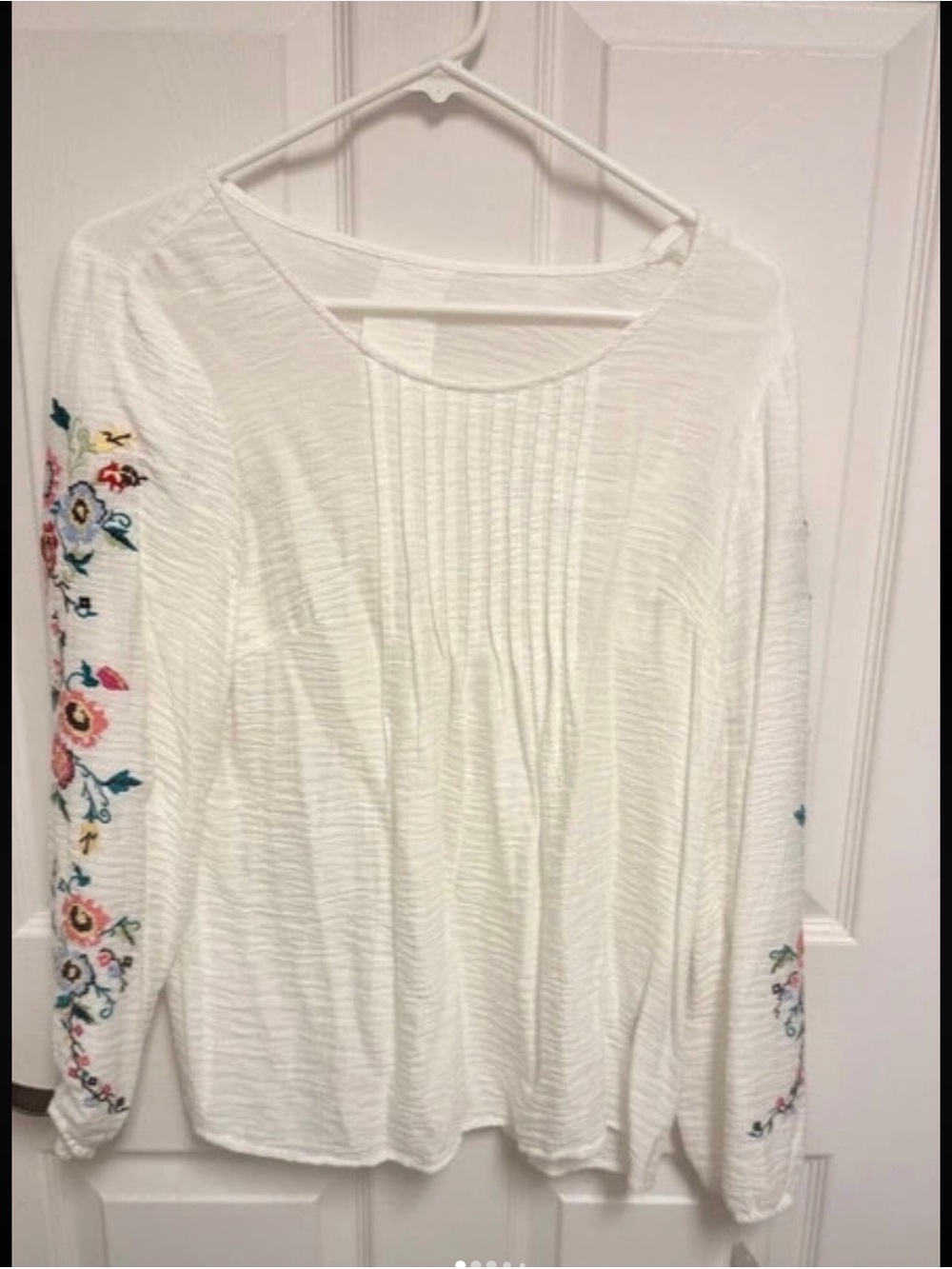Cracker Barrel White Peasant Blouse with Multicolor Floral Embroidery